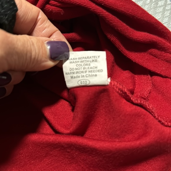 RED CRISS CROSS V-NECK TOP WITH TWIST FRONT❤️❤️ - Picture 9 of 9